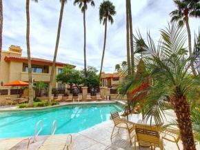 Отель Mountains, Palms & Pools at Private Resort  Финикс
